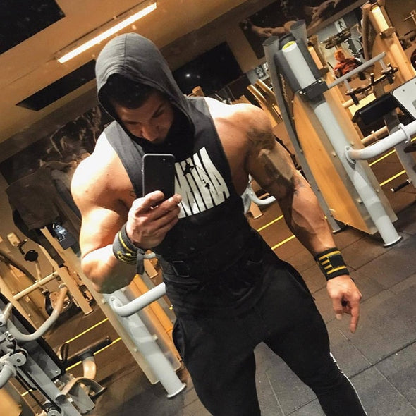 2018 New Men Bodybuilding Cotton Tank top Gyms Fitness Hooded Vest Sleeveless Hoodie Casual Fashion Crossfit Workout Clothing